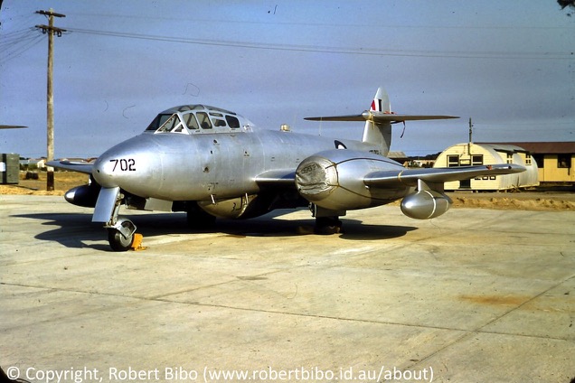Gloster Meteor T7, (A77-702)